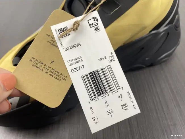 Flux' MNVN Boost GZ0717 Yeezy 'Honey 700 0610